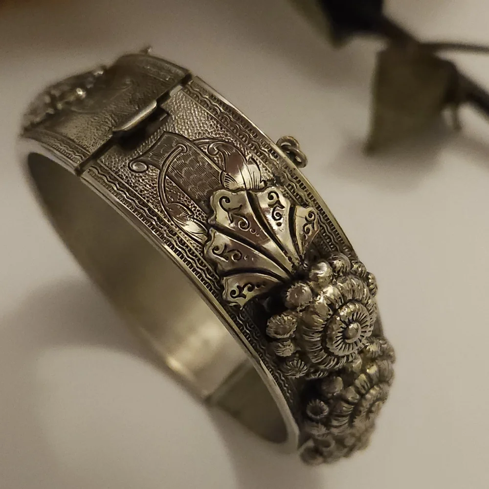 Vintage Silver Scroll & Floral Repousse Etched Hinged Bracelet Statement Piece